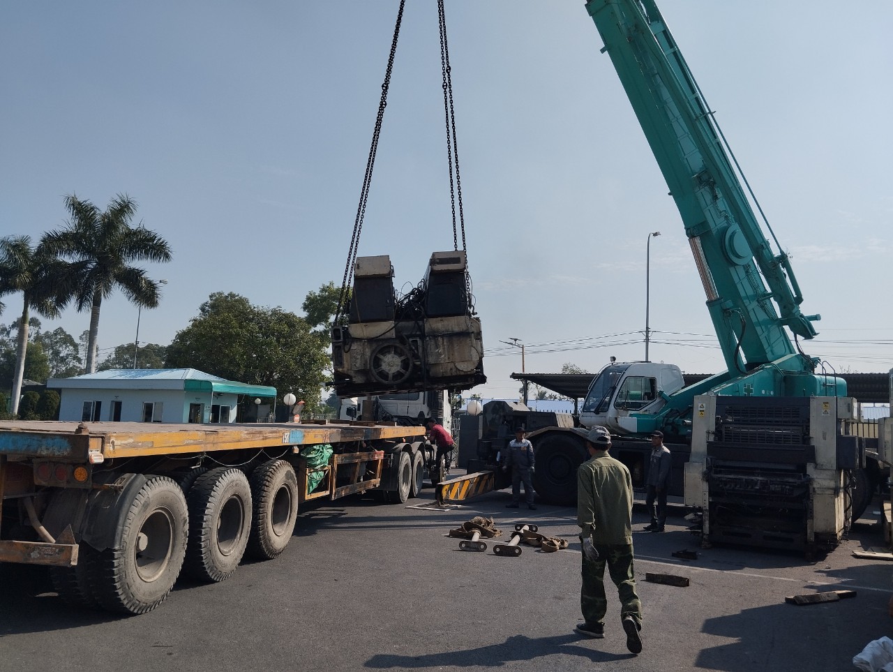 Thuê Xe Cẩu Giá Rẻ tại Hải Phòng - Dịch Vụ Uy Tín từ Xe Nâng Thịnh Phát